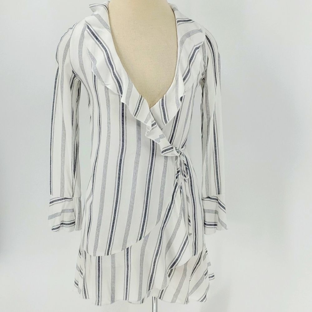 Roy & May beautiful wrap top or short dress. Blue/white with ruffle.‎ XS